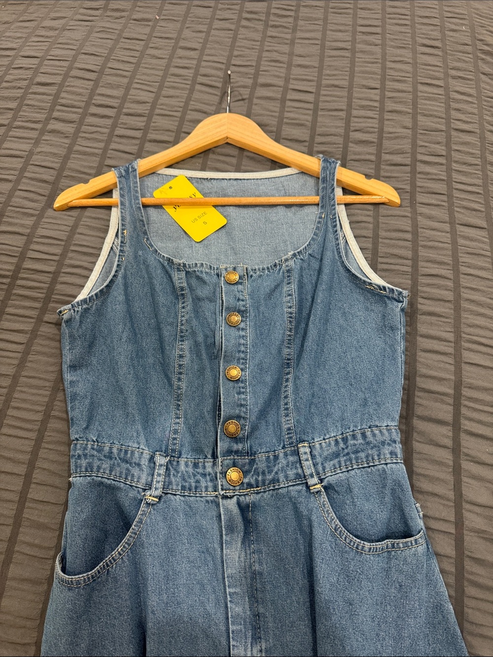 Sleeveless Button-Front Denim Midi Dress in Light Blue - Picture 3 of 3